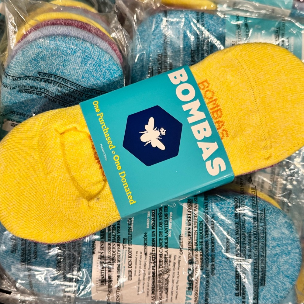 10 New 4 Ct Pack Bombas Women's Lightweight No Show Socks Bright Colors Med - Picture 7 of 8